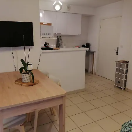 • Superbe 2 A 4 Personnes De 33m² En Rez-de-chaussee • Apartment